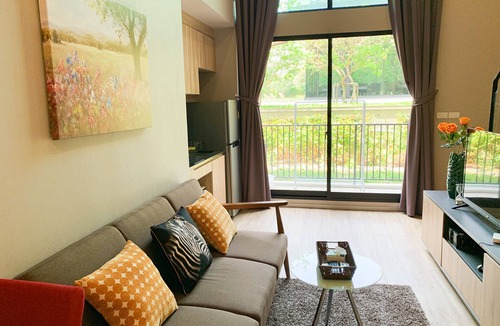 Sathorn Apartment | Pool! For sightseeing, play and food