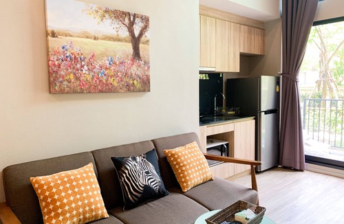 Sathorn Apartment | Pool! For sightseeing, play and food