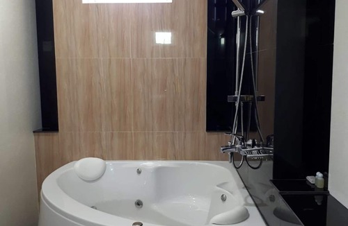 Lan Saka Hotel | Pool House Lanska