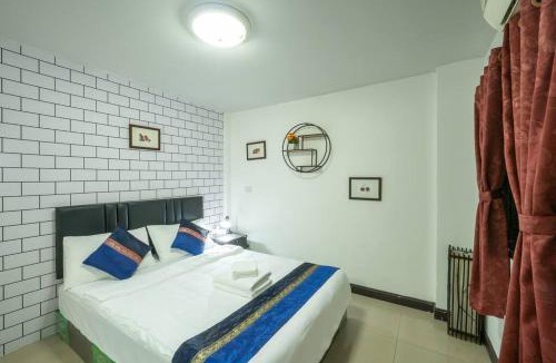 Wua Lai Apartment | Private 3 BR Townhome in City of CM Near Old City