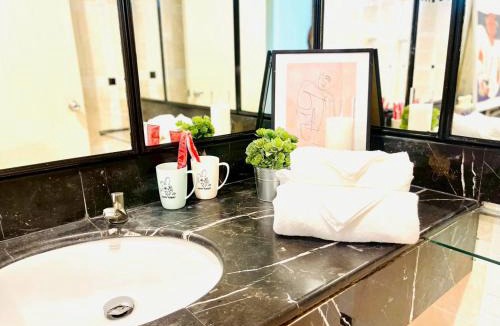 Khlong Tan Villa | Private Pool Villas Sukhumvit 26 Near BTS Phrom Phong and EmSphere