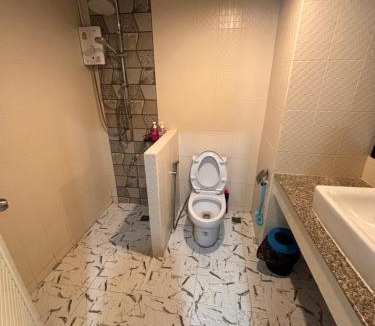Wat Ket Apartment | Private room hosted by Boyce 415