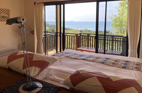 Ko Lanta Villa | Private seaview villa with infinity pool, amazing sunsets, 6 mins walk to beach.