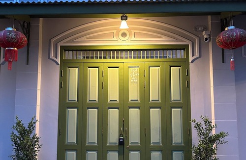 Samphanthawong House | private house in chinatown/2BR,2BATH, 7Mints to MRT Samyot/5 Guests