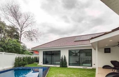 Wat Ket House | Quiet Bungalow in the City!