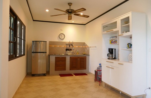 Ko Lanta Apartment | Quite Sea view Apartment in Villa Verde, exclusive with A/C.