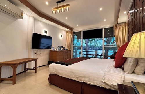 Bang Khla House | Rainbow Arokaya Holistic Longevity Wellness Resort - Riverfront Room 8