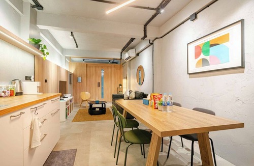Yan Nawa House | Rare Designer Townhouse Perfect for Groups | 8 mins to BTSn