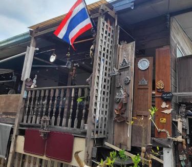 Ayutthaya Bed & Breakfast | Ray Nu Guest House