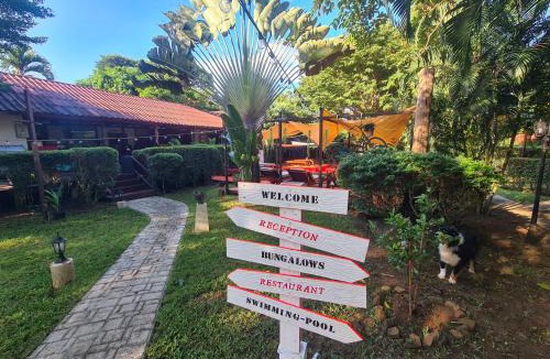 Bai Lan Resort | Red Moon Hideaway