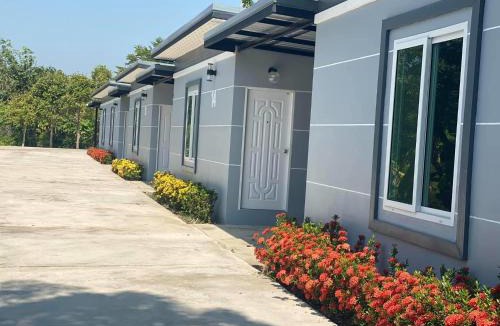Banphot Phisai House | Relax Resort
