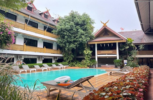 Su Thep House | Relaxed Superior Double | Unwind in Style