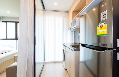 Bang Na Condo | Resort style condo, high floor studio, pool view
