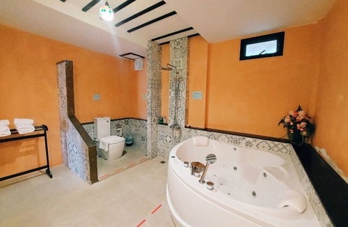 Chumphon Hotel | Retro Box Hotel