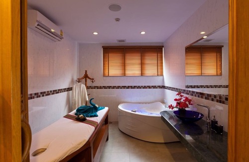 Sam Phran Hotel | RK Riverside Resort & Spa
