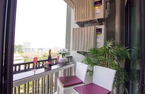 Chang Khlan Apartment | Romantic Honeymoon Siam Suite, Central Chiang Mai