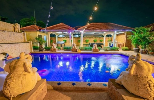 Bang Sare Villa | Romantic pool villa just 5 mins from the beach