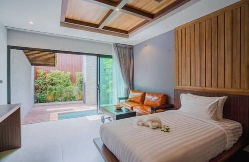Talat Nuea Resort | Romantic Room with Private Plunge Pool/Located in Siray Bay 5 Minto Phuket Town