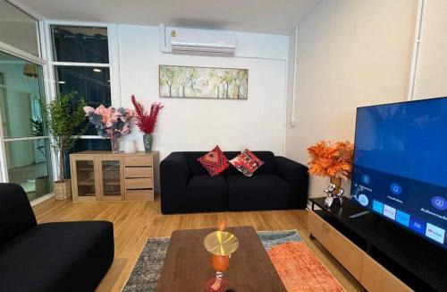 China Town Apartment | Roof Top 4BR Top Private Floor, china town, center