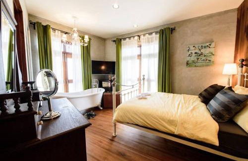 Amphawa Resort | RoomQuest Rimrabeang at Amphawa