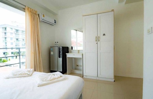 Khlong Toei Hotel | RQ Bangkok Sukhumvit 50 by Collection O