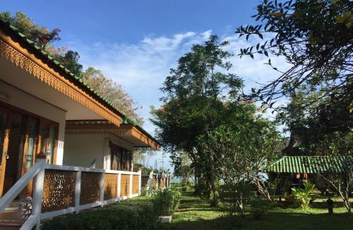 Chakphong Resort | Ruen Thai Rim Haad