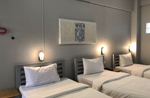 Thung Maha Mek Hostel | S1 Hostel