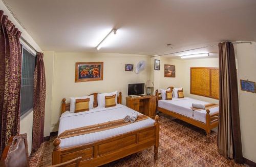Wat Ket Hostel | Saithong House