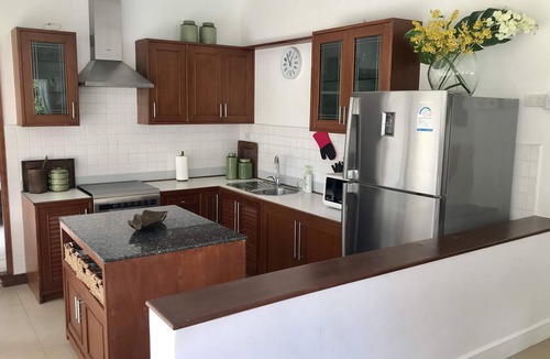 Hua Thanon Villa | Samui White House near the beach