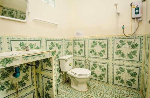 Chong Kham House | Sarm Mork Guesthouse