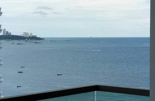 North Pattaya Apartment | Seaview room in Wongamat beach ,Pattaya. 1-2 minutes walk to the beach.