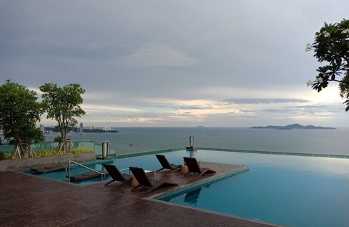 North Pattaya Apartment | Seaview room in Wongamat beach ,Pattaya. 1-2 minutes walk to the beach.
