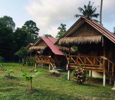 Khong Koi Beach Hotel | Seree Bungalows & Chill Bar