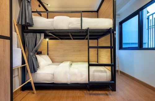 Bangkok Old Town Hostel | Siam Subway Hostel and Café