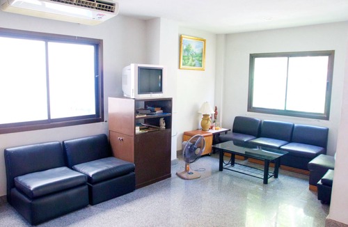 Tha Thaewawong Hotel | Sichang Shine Khao Resort