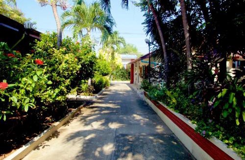 Tha Thaewawong Hotel | Sichang Shine Khao Resort