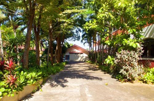 Tha Thaewawong Hotel | Sichang Shine Khao Resort