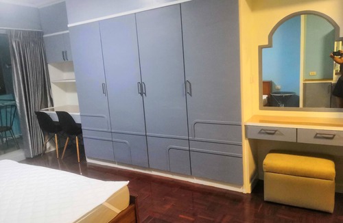 Silom Condo | Silom room with 2 Queen bed for 4 persons, 300 meter from BTS Chongnonsi station