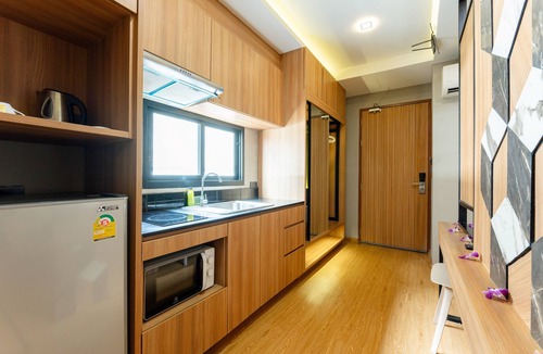 Nanai Road Hotel | Sky Wave Patong