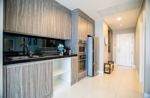 Khlong Toei Apartment | SKYVIEW@MRT/7-Eleven/Gym/POOL/Hi-SWifi/ETS