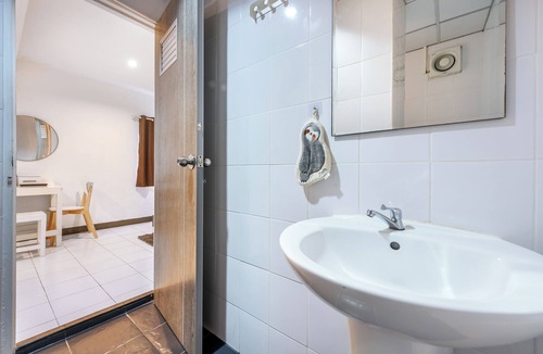 Don Muang Hostel | Sloth Hostel Don Mueang