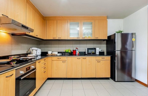 Asoke Apartment | Spacious 4-bedroom Penthouse.8 min to BTS. Next to Emsphere. Elevator+Wheelchair