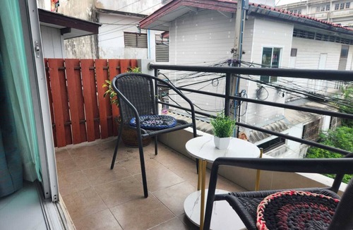 Bang Kho Laem Villa | Spacious 8-bedroom villa in terrific Bangkok with AC, Peace full stay