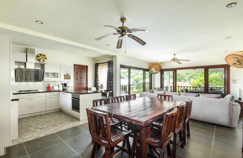 Moo 5 Villa | Spacious deluxe 6 bed room villa with pool in beach resort on Samrong Bay laguna