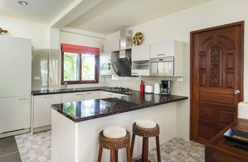 Moo 5 Villa | Spacious deluxe 6 bed room villa with pool in beach resort on Samrong Bay laguna