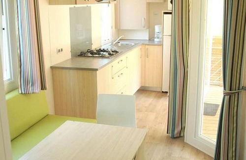 Luynes House | Spacious mobile home with terrace in Luynes for 7 people