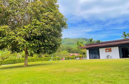 Ban Na Faek Villa | Spacious Private Villa Modern Style near beach
