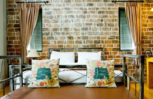 Suan Phueng Hotel | Stamp Hills Resort & Restaurant