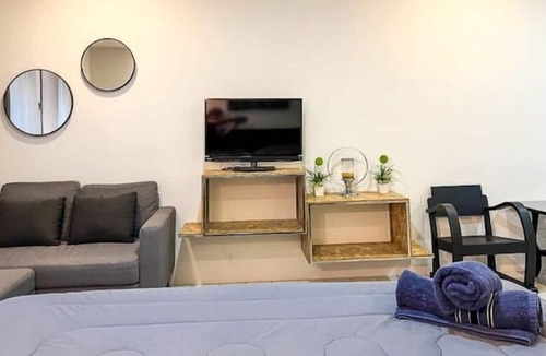 Tha Sala Apartment | Studio Apartment with Balcony in Center of Nimman