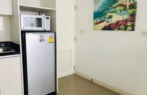 Bang Na Apartment | Stunning Apartment at a Bargain price, close to MRT, markets, shops